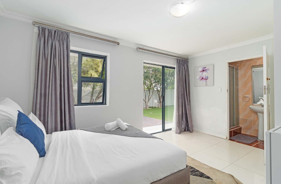 8 Bedroom Property for Sale in Milnerton Ridge Western Cape